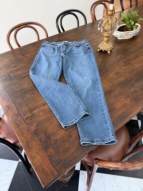 Levi's Straight-Leg Women's Jeans in Medium Blue Wash